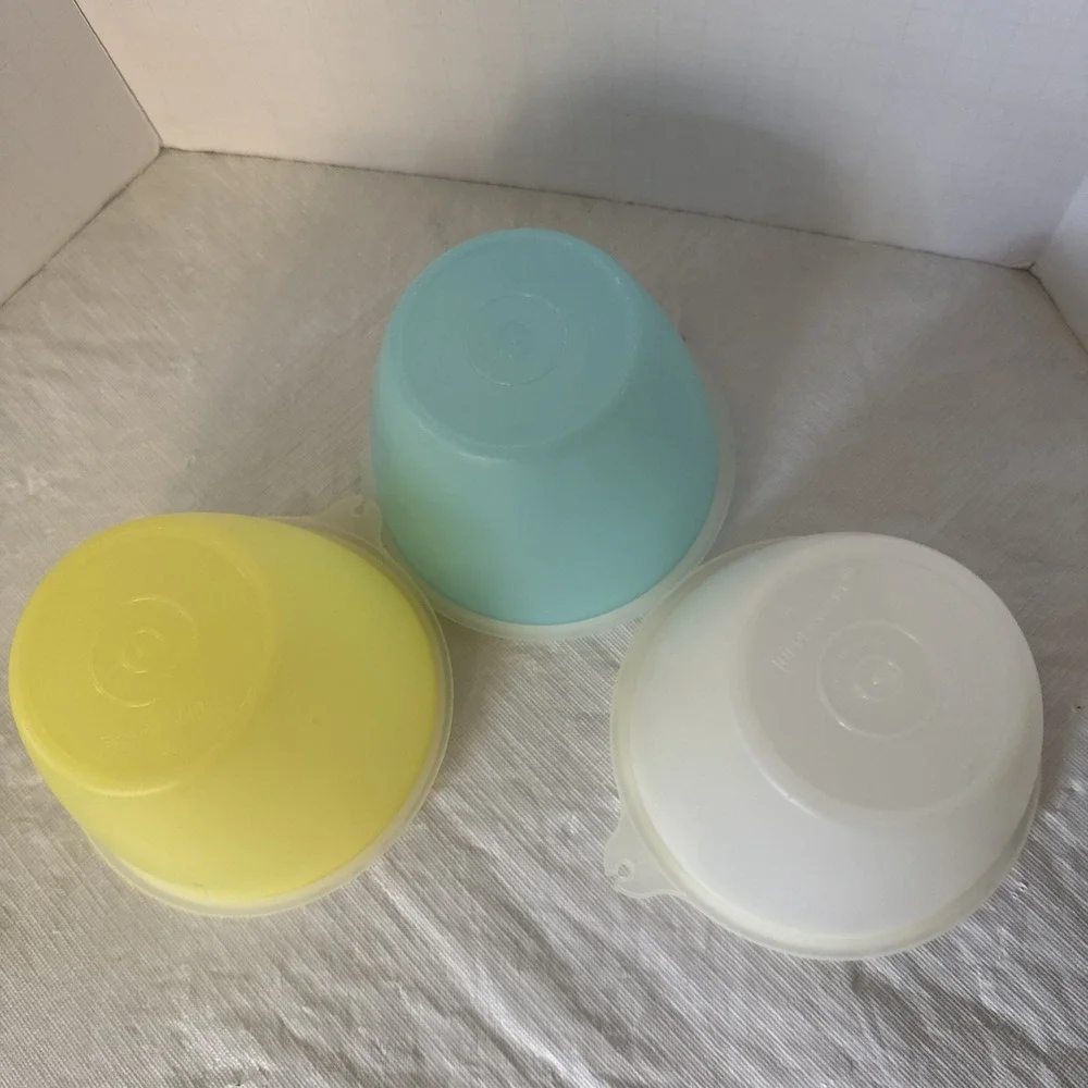 Vintage Tupperware‎ Pastel Storage Bowls  #148-31 Set Of 3 With Lids Made USA
